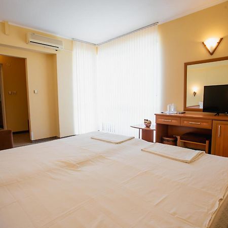 Hotel Dolphin Ravda Exterior foto