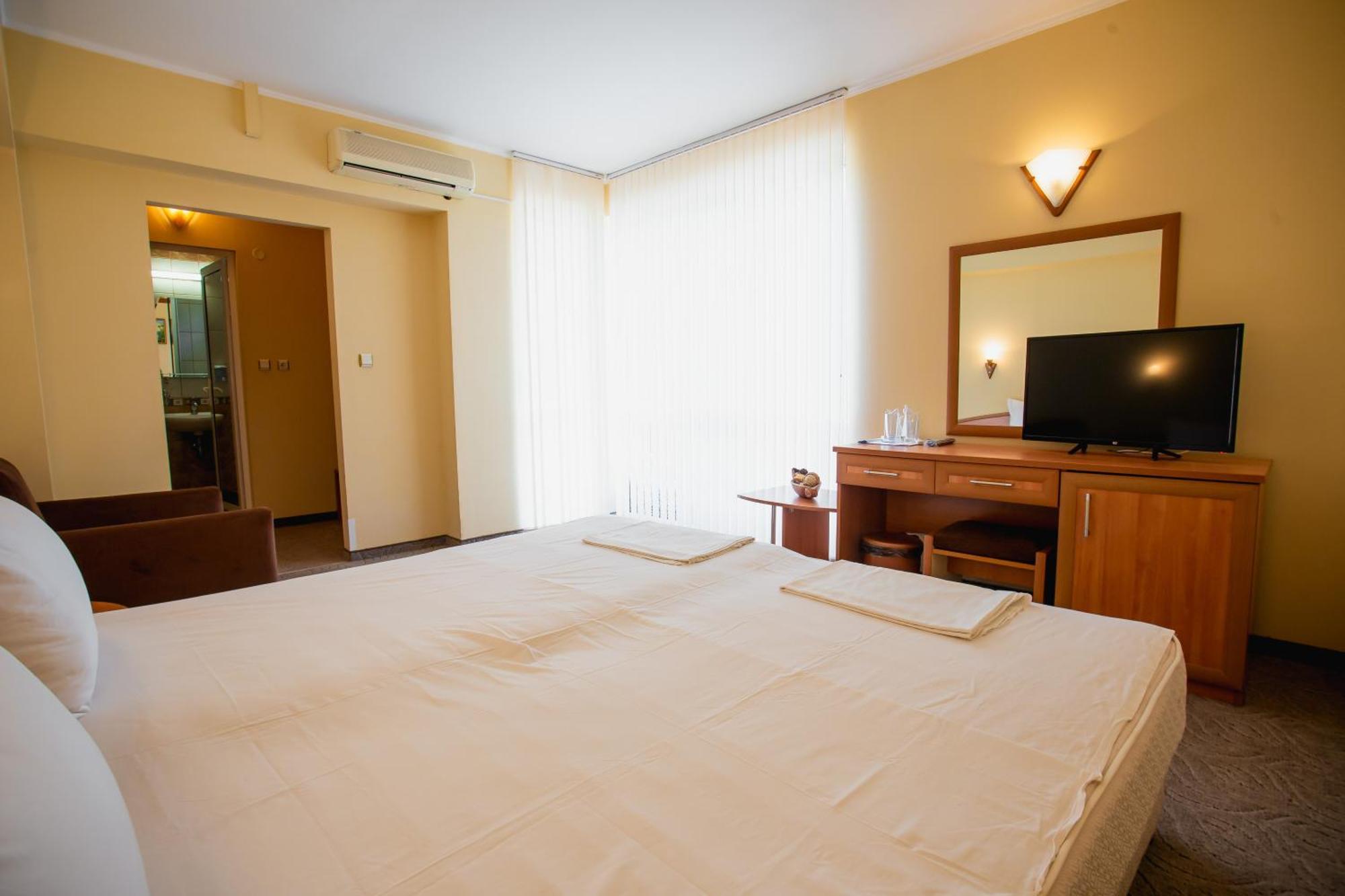 Hotel Dolphin Ravda Exterior foto